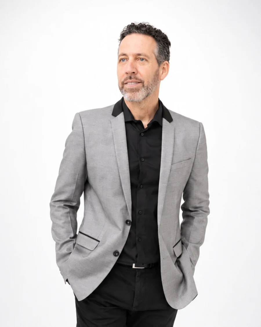 Néstor Romero, consultor de visibilidad digital para banca, seguros y finanzas