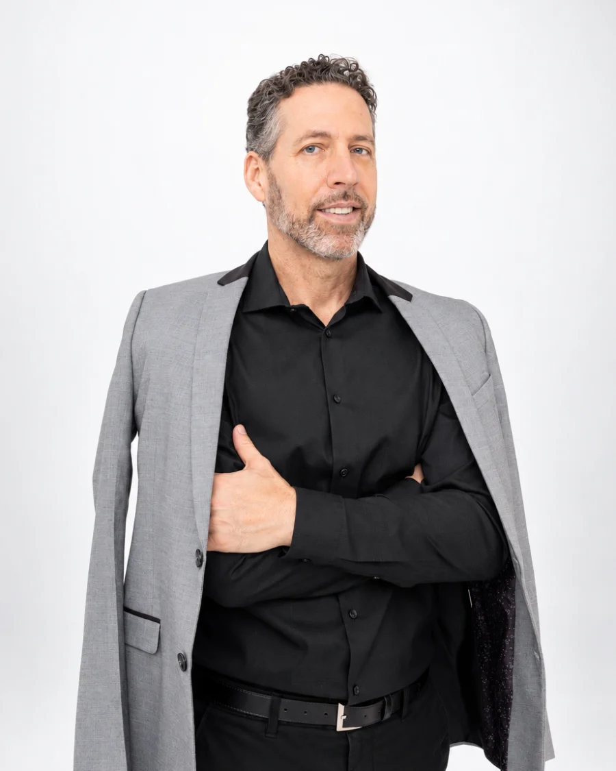 Néstor Romero, consultor de SEO, GEO y reputación digital por sectores